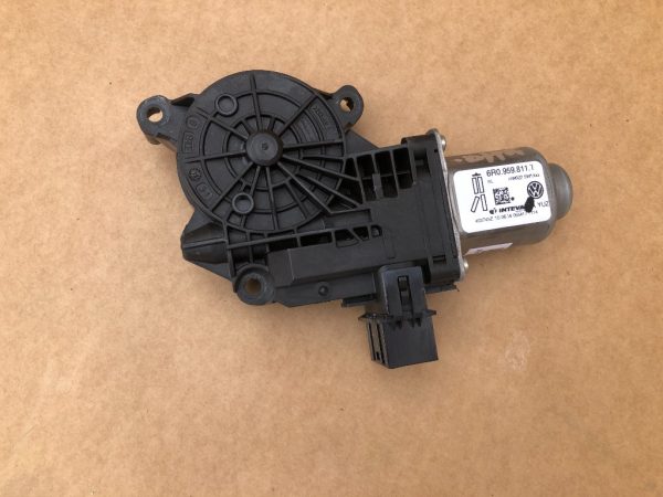 Motoras macara geam stanga spate VW Jetta 2017 6R0959811T 6R0 959 811 T - Dezmembrari Auto