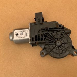 Motoras macara geam stanga spate VW Jetta 2017 6R0959811T 6R0 959 811 T la 0 km - Dezmembrari Auto