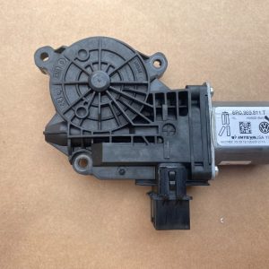 Motoras macara geam stanga spate VW Jetta 2017 6R0959811T 6R0 959 811 T - Dezmembrari Auto