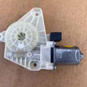 Motoras macara geam stanga spate VW Passat B8 5Q4959801C 5Q4 959 801 C - Dezmembrari Auto