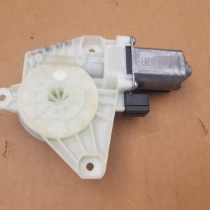 Motoras macara geam stanga spate VW Passat B8 5Q4959802D 5Q4 959 802 D - Dezmembrari Auto