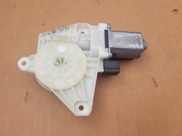 Motoras macara geam stanga spate VW Passat B8 5Q4959802D 5Q4 959 802 D - Dezmembrari Auto