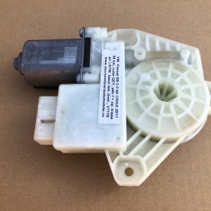 Motoras macara geam stanga spate VW Passat B8 5Q4959811F 5Q4 959 811 F - Dezmembrari Auto
