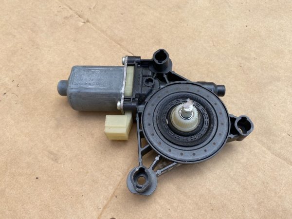Motoras macara geam usa dreapta VW Golf 7 2 usi 5Q0959802B 5Q0 959 802 B - Dezmembrari Auto