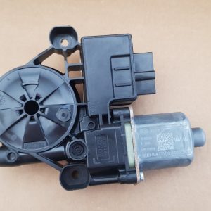 Motoras macara geam usa stanga spate VW Golf 7 5Q0959811 5Q0 959 811 - Dezmembrari Auto