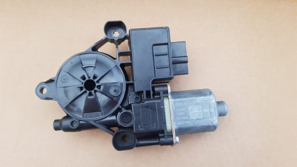 Motoras macara geam usa stanga spate VW Golf 7 5Q0959811 5Q0 959 811 - Dezmembrari Auto