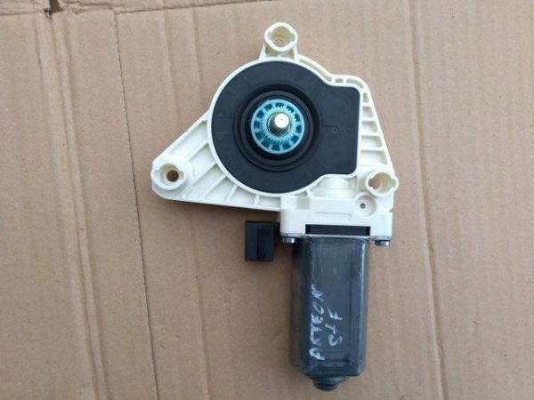 Motoras macara stanga fata VW Arteon 5Q4959801B 5Q4 959 801 B - Dezmembrari Auto