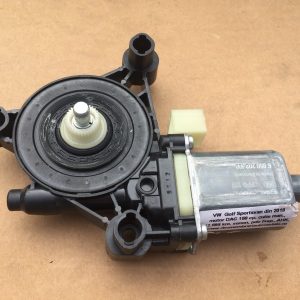 Motoras macara stanga fata VW Sportsvan 2018 5Q0959802B 5Q0 959 802 B - Dezmembrari Auto