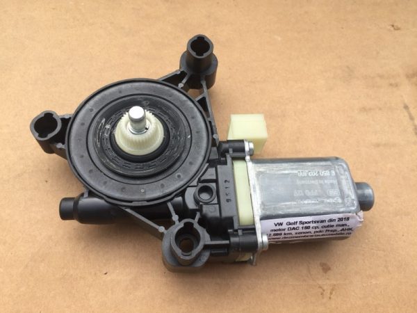 Motoras macara stanga fata VW Sportsvan 2018 5Q0959802B 5Q0 959 802 B - Dezmembrari Auto
