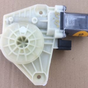 5Q4959802D 5Q4 959 802 D Motoras macara geam VW Passat B8 - Dezmembrari Auto