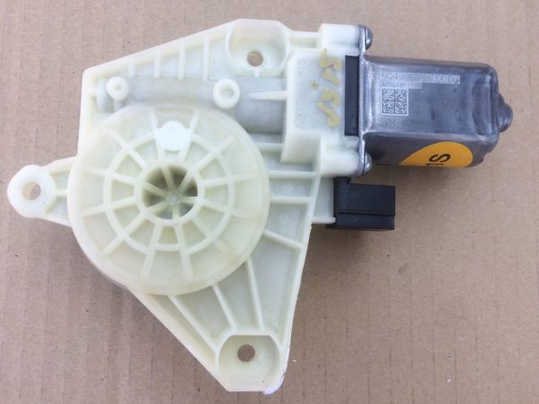 5Q4959802D 5Q4 959 802 D Motoras macara geam VW Passat B8 - Dezmembrari Auto