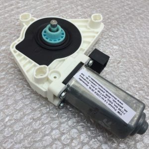 Motoras macara usa dreapta fata VW Passat B8 5Q4 959 802 B 5Q4959802B - Dezmembrari Auto
