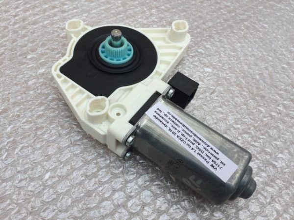 Motoras macara usa dreapta fata VW Passat B8 5Q4 959 802 B 5Q4959802B - Dezmembrari Auto