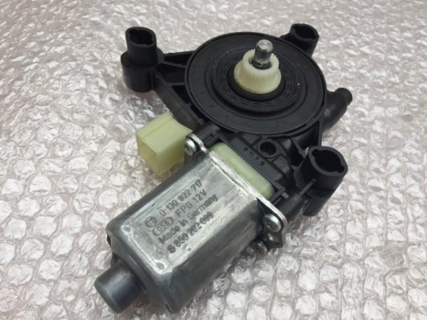 Motoras macara usa dreapta fata VW Tiguan 2017 5Q0 959 801 B 5Q0959801B - Dezmembrari Auto