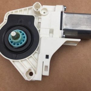 Motoras macara usa dreapta spate VW Sharan 2019 8K0 959 801 B 8K0959801B - Dezmembrari Auto