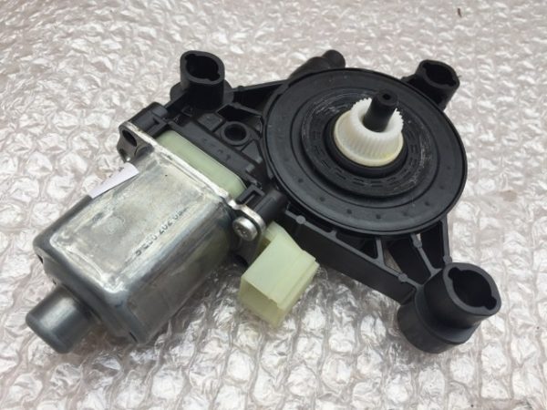 Motoras macara usa dreapta spate VW Tiguan 2017 5Q0 959 802 A 5Q0959802A - Dezmembrari Auto