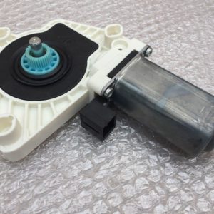 Motoras macara usa stanga fata VW Passat B8 5Q4 959 801 B 5Q0959801B - Dezmembrari Auto