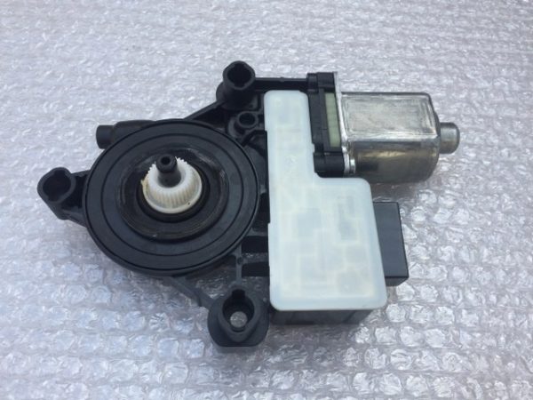 Motoras macara dreapta fata VW Golf 7 facelift 5Q0 959 802 C 5Q0959802C - Dezmembrari Auto