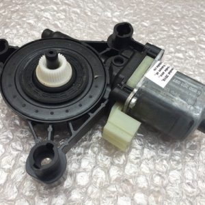 Motoras macara usa stanga spate VW Tiguan 2017 5Q0 959 801 A 5Q0959801A - Dezmembrari Auto