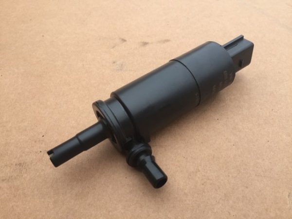 Motoras / pompita vas lichid parbriz VW Golf 7 6R0 955 681 6R0955681 - Dezmembrari Auto