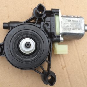 Motoras stanga spate Audi A3 8V E-TRON 5Q0959801 5Q0 959 801 - Dezmembrari Auto