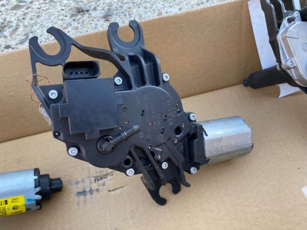 Motoras stergator haion VW Golf 5 plus 5M0955711 5M0 955 711 - Dezmembrari Auto
