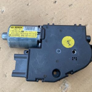 Motoras trapa Audi Q5 8R0959591 8R0 959 591 - Dezmembrari Auto