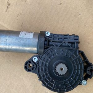 Motoras trapa VW Passat B8 3G9877795B 3G9 877 795 B - Dezmembrari Auto
