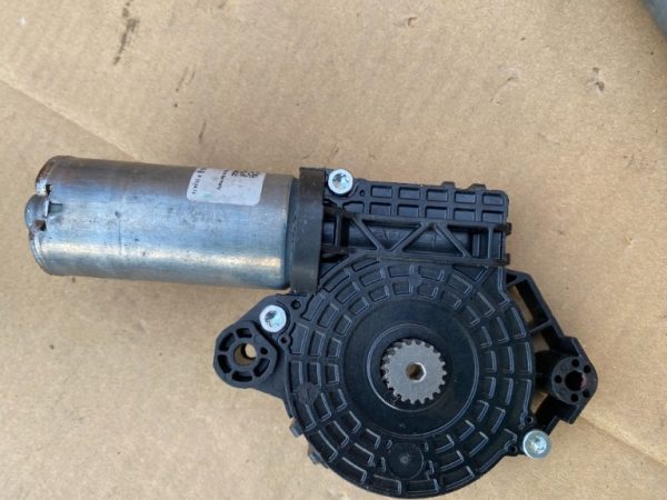 Motoras trapa VW Passat B8 3G9877795B 3G9 877 795 B - Dezmembrari Auto