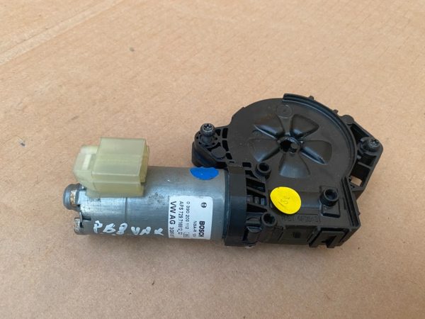 Motoras trapa VW Passat B8 variant 3G9877795B 3G9 877 795 B - Dezmembrari Auto
