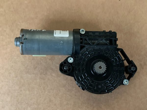 Motoras trapa VW Passat B8 variant 3G9877795B 3G9 877 795 B - Dezmembrari Auto