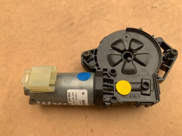 Motoras trapa VW Passat B8 variant 3G9877795B 3G9 877 795 B - Dezmembrari Auto