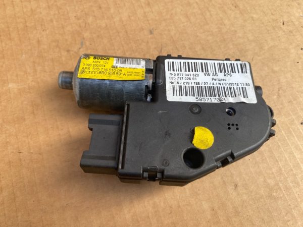 Motoras trapa VW Sharan 7n Seat Alhambra 2 7N0877041 7N0 877 041 8R0959591A 8R0 959 591 A - Dezmembrari Auto