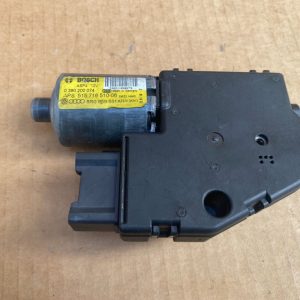 Motoras trapa VW Tiguan 5N 8R0959591A 8R0 959 591 A - Dezmembrari Auto