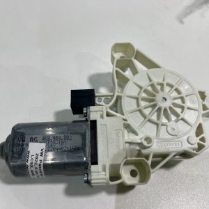 Motoras usa dreapta fata VW Passat B8.5 din 2022 la 0 km 4K0959802 4K0 959 802 - Dezmembrari Auto