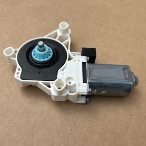Motoras usa dreapta fata VW Passat B8.5 din 2023 la 0 km 4K0959802 4K0 959 802 - Dezmembrari Auto