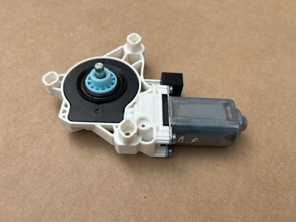 Motoras usa dreapta fata VW Passat B8.5 din 2023 la 0 km 4K0959802 4K0 959 802 - Dezmembrari Auto
