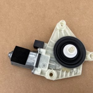 Motoras usa dreapta spate VW Passat B8.5 din 2023 la 0 km 5Q4959801D 5Q4 959 801 D - Dezmembrari Auto