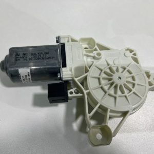 Motoras usa stanga fata VW Passat B8.5 din 2022 la 0 km 4K0959801 4K0 959 801 - Dezmembrari Auto