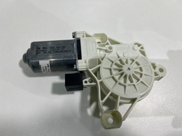 Motoras usa stanga fata VW Passat B8.5 din 2022 la 0 km 4K0959801 4K0 959 801 - Dezmembrari Auto