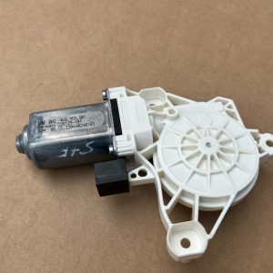 Motoras usa stanga fata VW Passat B8.5 din 2023 la 0 km 4K0959801 4K0 959 801 - Dezmembrari Auto