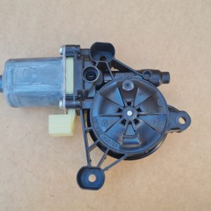 Motoras usa stanga VW Golf 7 2 usi 8W0959801 8W0 959 801 - Dezmembrari Auto