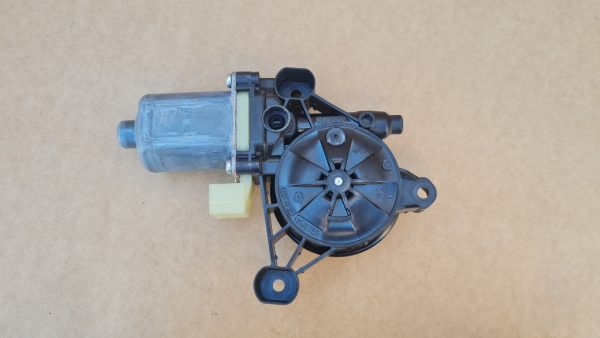 Motoras usa stanga VW Golf 7 2 usi 8W0959801 8W0 959 801 - Dezmembrari Auto