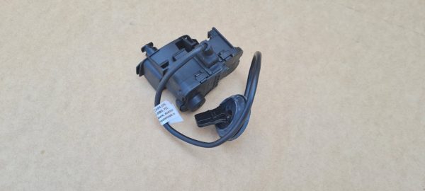 Motoras usita rezervor VW Golf 7 hatchback 5C6810773H 5C6 810 773 H - Dezmembrari Auto