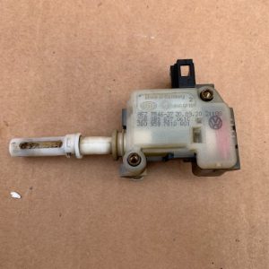 Motoras usita rezervor VW Transporter T6 2021 3B5827061C 3B5 827 061 C 3B0959781D 3B0 959 781 D - Dezmembrari Auto