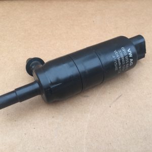 Motoras vas lichid parbriz VW Tiguan 2016 6R0 955 681 6R0955681 - Dezmembrari Auto