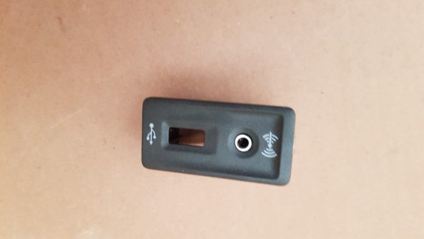 Mufa aux VW Jetta 2017 5Q0035724 5Q0 035 724 - Dezmembrari Auto
