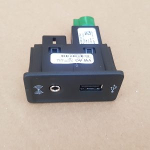 Mufa USB AUX VW Golf 7 5G0035222E 5Q0035726E - Dezmembrari Auto