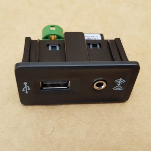 Mufa USB AUX VW Golf 7 5Q0035724 5Q0 035 724 5G0035222 5G0 035 222 - Dezmembrari Auto