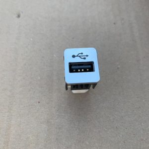 Mufa USB BMW G11 G12 Seria 7 2017 9368857 - Dezmembrari Auto